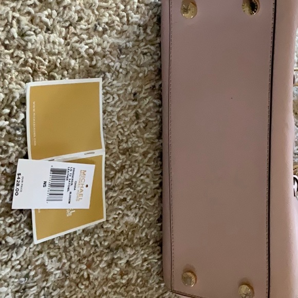 Michael kors purse - Picture 4 of 6